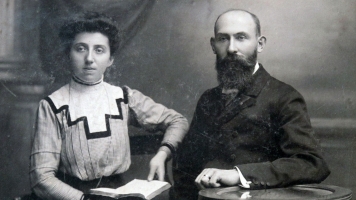 F. Husák s manželkou
