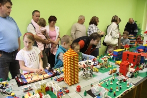 Legoprojekt - děti a rodiče u otevření města pro veřejnost