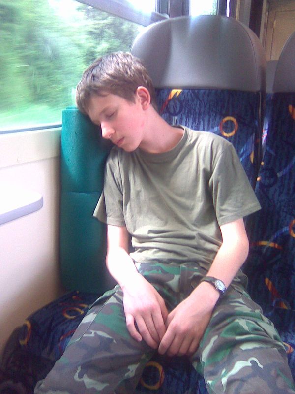 únava ve vlaku...