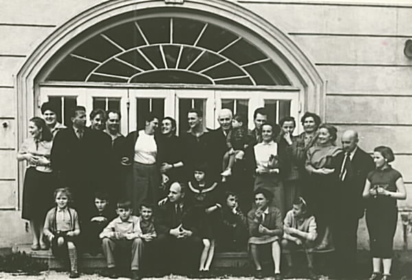 Sborov dovolen v Suchomastech v roce 1955.